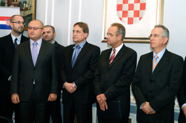 2010. 11. 11. 16. - Potpisani ugovori za projekt Sustav signalno-sigurnosnih uređaja na Zagreb Glavnom kolodvoru